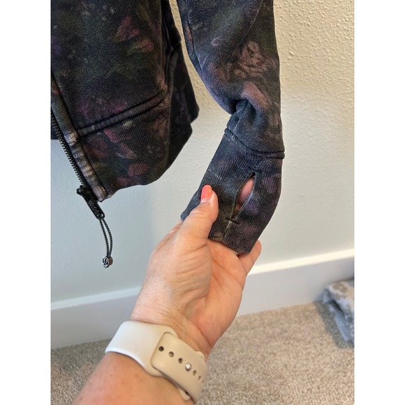 Lululemon scuba Jacket Floral Print Purple Green Black Hooded Thumbhole Size 6 - Picture 6 of 9